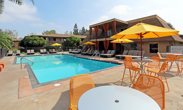 Vio Tustin pool area