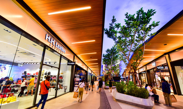 Lifestyle centers: reinvented communities or dressed-up shopping