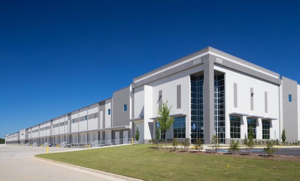 Located at 650 Broadway Avenue in Braselton, GA, the newly constructed cross-docked distribution/warehouse center features a 36-foot clear height.