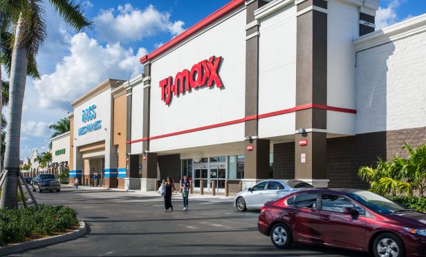 Westfork Plaza and Paraiso Parc, two neighboring retail centers in Pembroke Pines spanning 388,557 square feet, just traded hands.