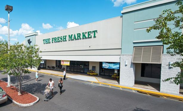 Palms of Carrollwood is a 167,887-square-foot retail center anchored by The Fresh Market.