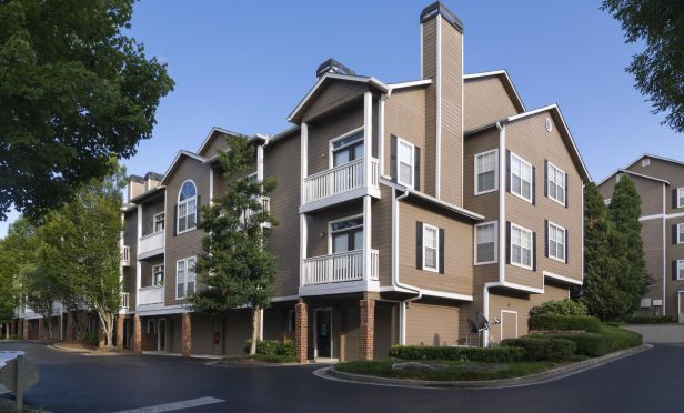With more than 500 multifamily units, Aspire Dunwoody is contiguous to the MARTA rail line and is in the center of the attractive and prestigious Central Perimeter submarket.