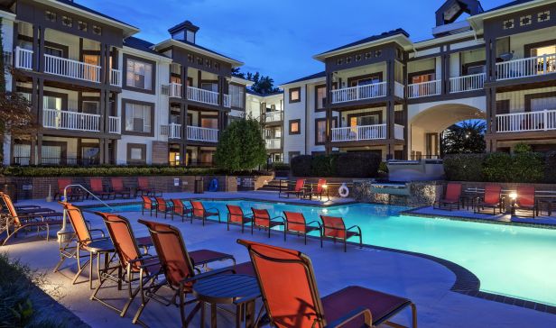 Barclay at Dunwoody, a 204-unit apartment community located in Dunwoody, GA,